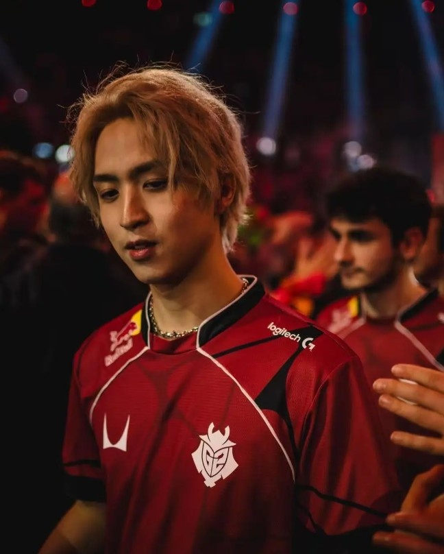 G2晒新赛季队服:我们穿上很有型 你穿上那不得帅气指数倍增长
