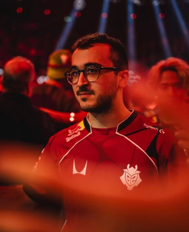 G2晒新赛季队服:我们穿上很有型 你穿上那不得帅气指数倍增长