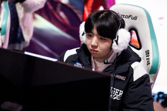 IG发布对阵LNG赛前返图:新年第一战,加油!